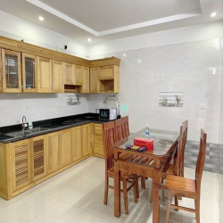 Cho thuê nhà trong ngõ 193 văn cao Diện tích 52m2,3pn,3wc Full đồ , ô