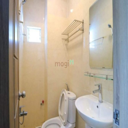 Căn hộ 2 phòng ngủ_ full nội thất_ ban công_ 50m2_ trung tâm Q1