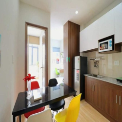 Căn hộ 2 phòng ngủ_ full nội thất_ ban công_ 50m2_ trung tâm Q1