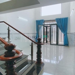 Nhà 3 tầng ô tô đỗ cửa, khu Chợ Vải Lạc Long Quân, 4.2 tỷ