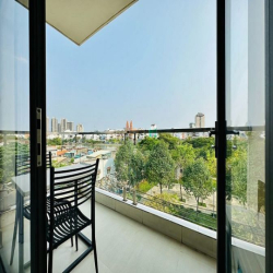 Căn Hộ Studio Ban Công Đón Nắng Sáng View Sông Cực Thoáng