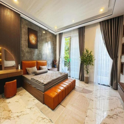 Nhà giá rẻ ở đường Trần Quang Diệu, Q3, 90m2, 4tỷ250, Sổ sẵn