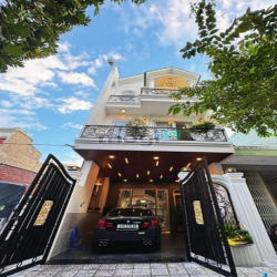 Nhà giá rẻ ở đường Trần Quang Diệu, Q3, 90m2, 4tỷ250, Sổ sẵn