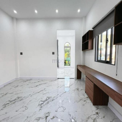 Nhà giá rẻ ở đường Trần Quang Diệu, Q3, 90m2, 4tỷ250, Sổ sẵn