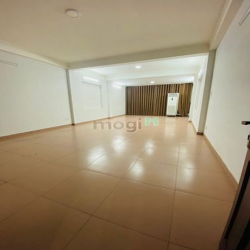 Cho thuê nhà nguyên căn mặt tiền đường trong khu K300