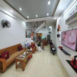 Cho thuê nhà Văn Cao full nội thất