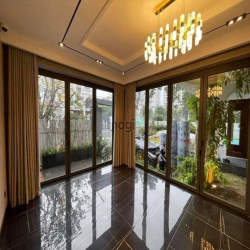 Bán Gấp Biệt Thự Phú Mỹ Hưng, Quận 7. DT 11.5x18.5m - Hầm 3 tầng