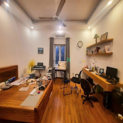 Biệt thự sân vườn Vệ Hồ. Sống thư thái với cafe view hồ Tây. DT 140m2
