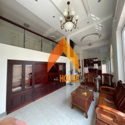 VILLA sân vườn xinh lung linh TT THẢO ĐIỀN 250M2