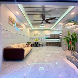 ?Nhà đẹp Hẻm 1/ sát MT Hậu Giang 7,8x7,5m vuông 2 tầng 3PN vào ở ngay