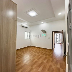 Nhà Mới Ở Ngay Chỉ 5 Tỷ Nhỉnh Xíu, (3.8 X 10) A4 Nở Hậu, Sát Mặt Tiền.