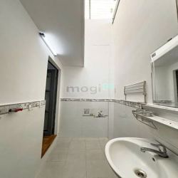 Nhà Mới Ở Ngay Chỉ 5 Tỷ Nhỉnh Xíu, (3.8 X 10) A4 Nở Hậu, Sát Mặt Tiền.