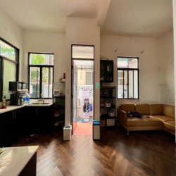 CHO THUÊ MẶT BẰNG 200m2 có sân trung tâm Phú Mỹ Hưng, Quận 7 giá rẻ