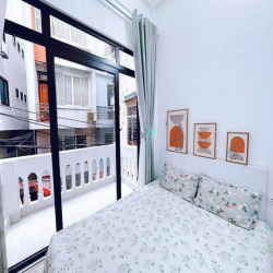 Ngã Tư Sở Mới Tinh Giá Sinh Viên