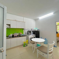 2PN Bình Thạnh cửa sổ đón sáng đầy đủ tiện nghi