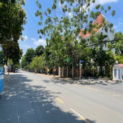 Bán Biệt Thự Mặt Tiền Nguyễn Văn Hưởng, Thảo Điền DT 400m2 giá 113 tỷ