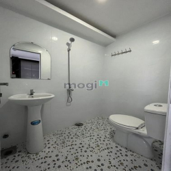 Phòng trọ ký túc xá Quận 5 giá 1tr2 bao điện nước wifi, máy lạnh, giặt