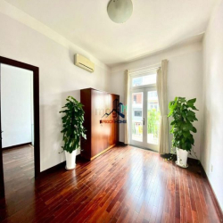Nhà riêng, biệt thự Trần Não - gara trệt 2 lầu 5PN 350m2