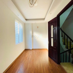 Nhà đẹp Minh Khai 28m² gần phố , sát ô tô , ngõ thông  6,4 tỷ