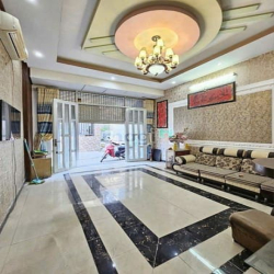 Nhà đẹp 3 tầng, xe hơi ngủ trong nhà. 60 m2 hẻm thông 1979 HTP. 5,2 t