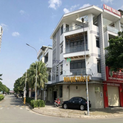 Nhà 1 trệt 3 lầu, 2 mặt tiền Dĩ An Cho Thuê