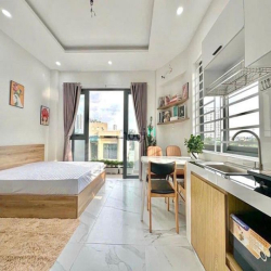 CĂN HỘ  full nội thất cửa sổ lớn mặt tiền - Bến vân đồn Quận 4