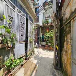 Chính chủ bán nhà đất phố hoa lâm, cực gần đường 25m đang sắp hoàn