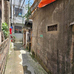 Chính chủ bán nhà đất phố hoa lâm, cực gần đường 25m đang sắp hoàn