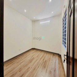 Bán nhà 4 Tầng 45m² ngay chợ Đồng Dinh 👉 Phố Ngọc Trì, Thạch Bàn.