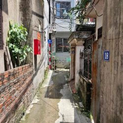 Chính chủ bán nhà đất phố hoa lâm, cực gần đường 25m đang sắp hoàn