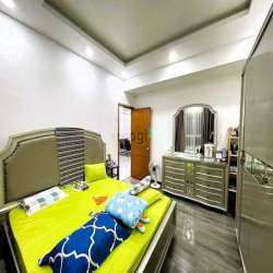 Bán căn hộ 150m2 3pn SHR tầng thấp chung cư Linh Tây