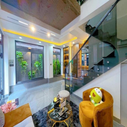 Chính Chủ Bán Nhà Đẹp Lung Linh Tú Xương- P7 - Q3 , 65m2,SHR,Giá 2tỷ3