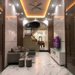 Cho thuê nhà Văn Cao full nội thất cao cấp