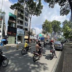 Góc 2MT Nguyễn Thị Minh Khai - Ngang 8m - 4 Tầng _ Giá chỉ 50tr