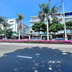 Tina Có Phòng 36m2 - Trống Suốt - Để Xe Ngay Tại Hầm - Chỉ 17 Triệu.
