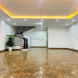 Đẳng Cấp Bán Nhà **Nguyễn Văn Cừ**, 72 M2, Ngõ Ô Tô, Giá 15 tỷ