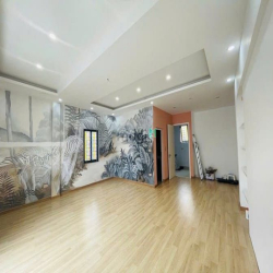 Đẳng Cấp Bán Nhà **Nguyễn Văn Cừ**, 72 M2, Ngõ Ô Tô, Giá 15 tỷ