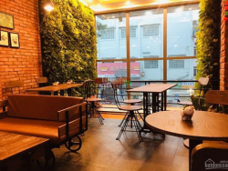 Cho thuê góc cafe 2MT Cô Bắc, Q1. Dt: 10x20m, Kc: trệt 2 lầu. Gía 80tr