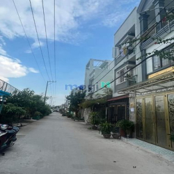 Bán nhà đường Nguyễn Thị Hương 4x13, XD 2 lầu, 4pn, xe hơi trong nhà