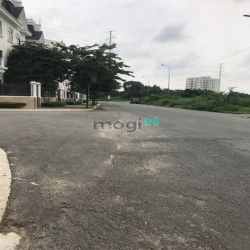 Bán nhà gấp nhà Bình Hưng Hoà ,Bình Tân,giá 2tỷ4,DT 300m2 sổ riêng