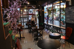 Quán coffee Hai mặt tiền lớn Hiền Vương và Văn Cao. DTSD:300m2