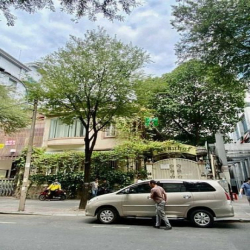 Villa 1.400m2 duy nhất Bến Nghé có sân vườn - mặt tiền 98 Nguyễn Du Q1