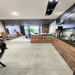 Quan Thổ-Lô góc thoáng-Ô tô đỗ cửa-Kinh doanh sầm uất-Hiếm có