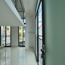 Phòng Trọ Mới Xây - Sẵn Máy Lạnh - Rộng 30m2 - Ngay Văn Lang Cơ Sở 3