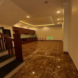 Bán nhà Long Biên ngay ngã tư Thạch Bàn Cổ Linh. Xây độc lập 4 tầng 60