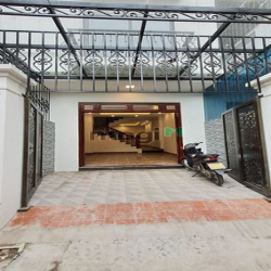 Bán nhà Long Biên ngay ngã tư Thạch Bàn Cổ Linh. Xây độc lập 4 tầng 60