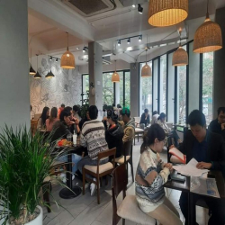 Cho thuê nhà MP Duy Tân - Cầu Giấy 100m2 x 2T, MT20m. Giá 130tr. Vị tr