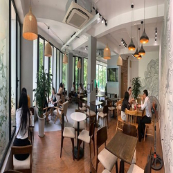 Cho thuê nhà MP Duy Tân - Cầu Giấy 100m2 x 2T, MT20m. Giá 130tr. Vị tr