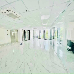 Cho thuê tòa nhà văn phòng Q3 1800m2 sàn có hầm, 7 tầng, 11x30m, 450tr