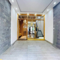 Cho thuê nhà đẹp 4 phòng ngủ khu Phạm Văn Đồng